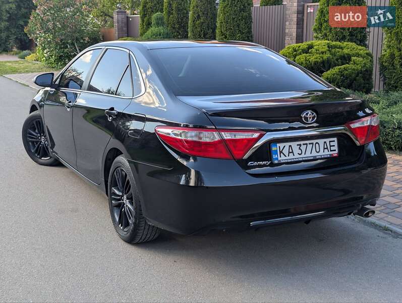 Седан Toyota Camry 2015 в Киеве