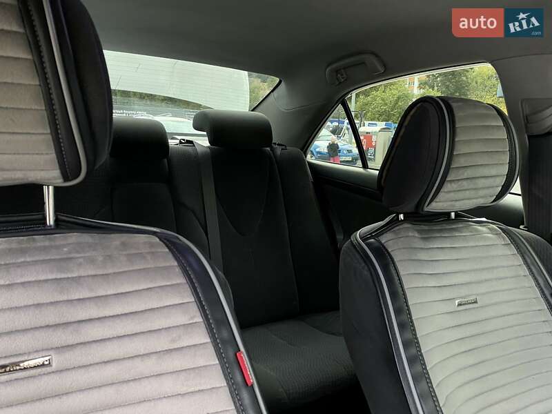 Седан Toyota Camry 2010 в Хмельницком