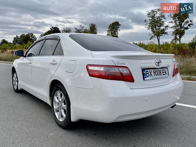 Седан Toyota Camry 2010 в Хмельницком