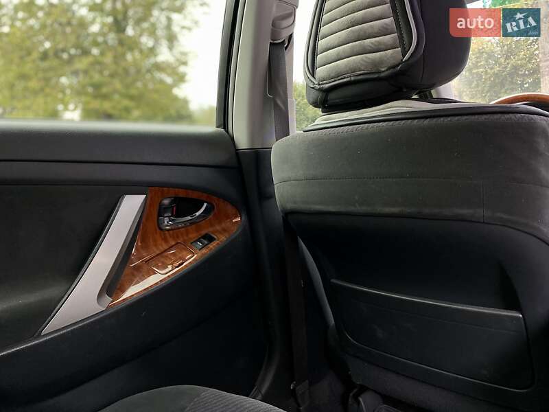 Седан Toyota Camry 2010 в Хмельницком