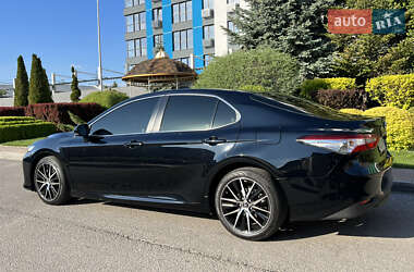 Седан Toyota Camry 2020 в Днепре