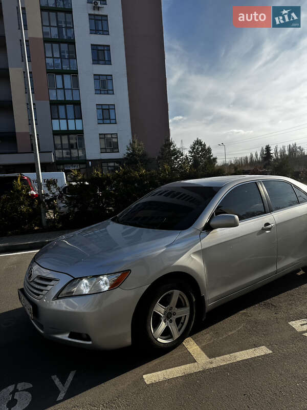 Седан Toyota Camry 2006 в Киеве