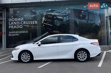 Седан Toyota Camry 2018 в 