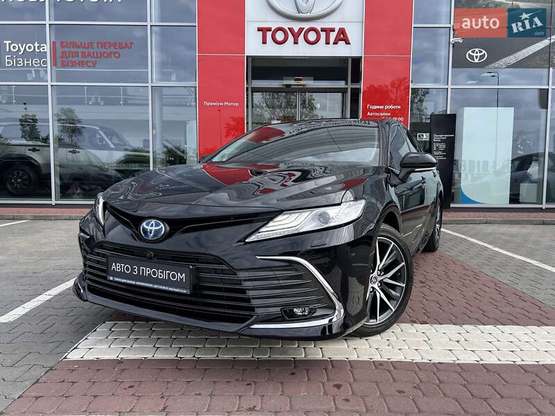 Седан Toyota Camry 2023 в Виннице