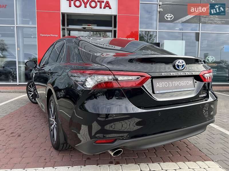 Седан Toyota Camry 2023 в Виннице