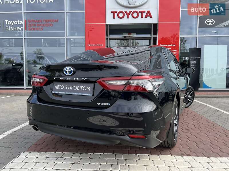 Седан Toyota Camry 2023 в Виннице
