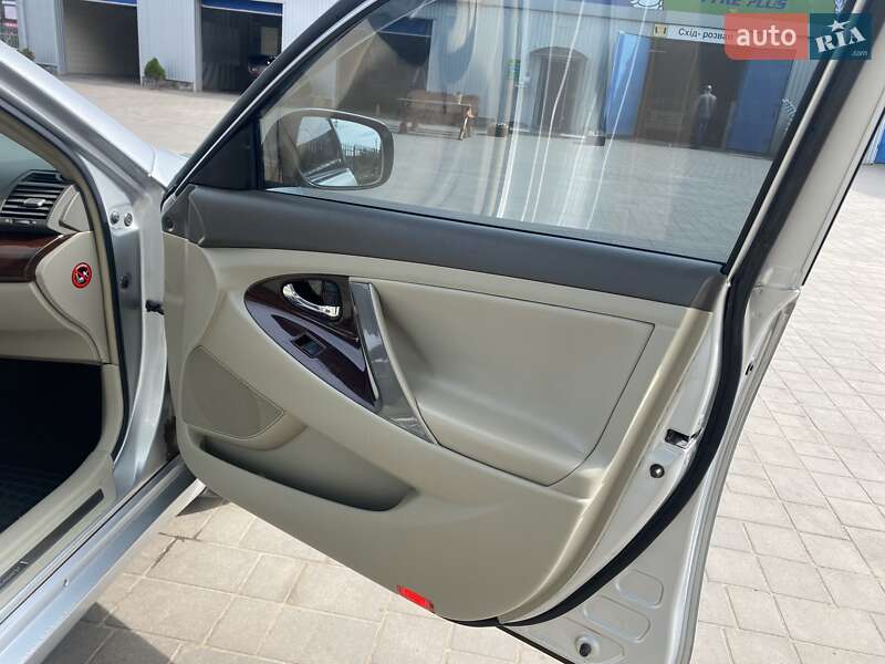 Седан Toyota Camry 2007 в Кривому Розі