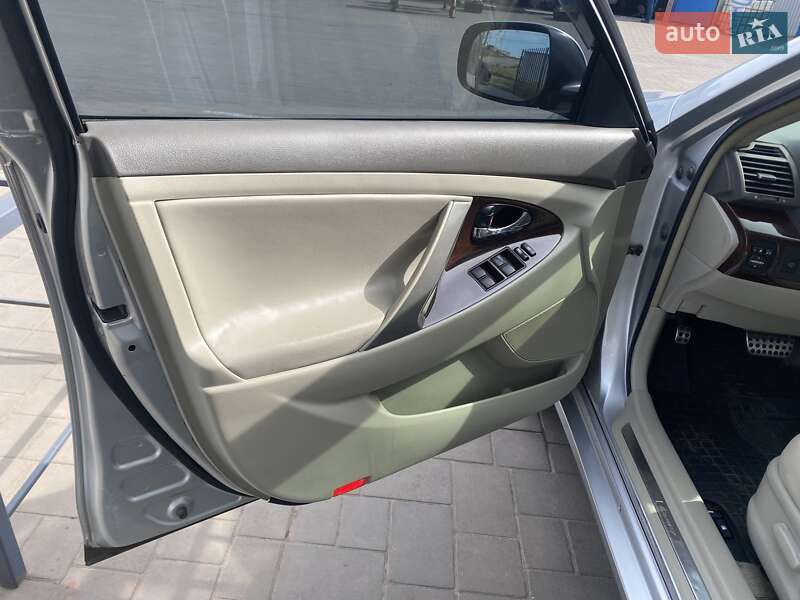 Седан Toyota Camry 2007 в Кривому Розі