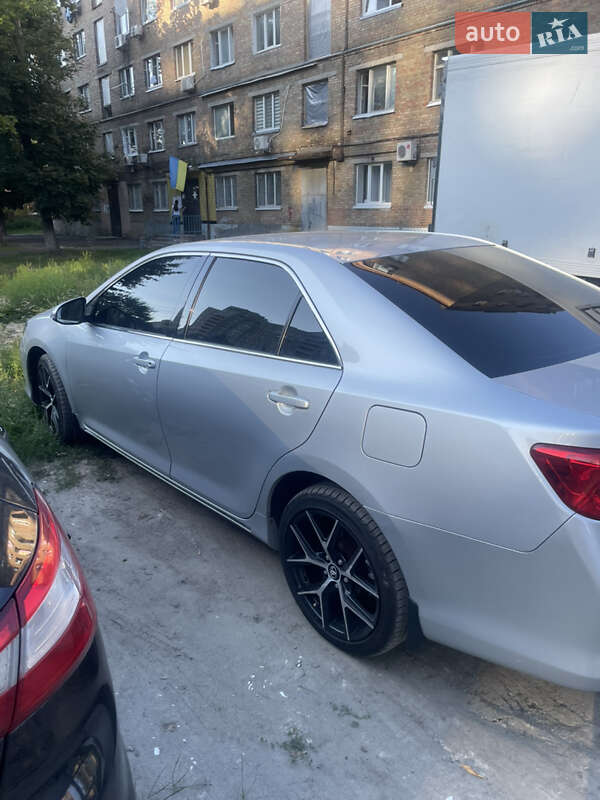 Седан Toyota Camry 2011 в Киеве