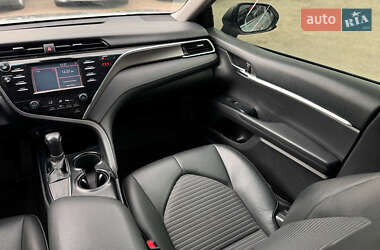 Седан Toyota Camry 2018 в 