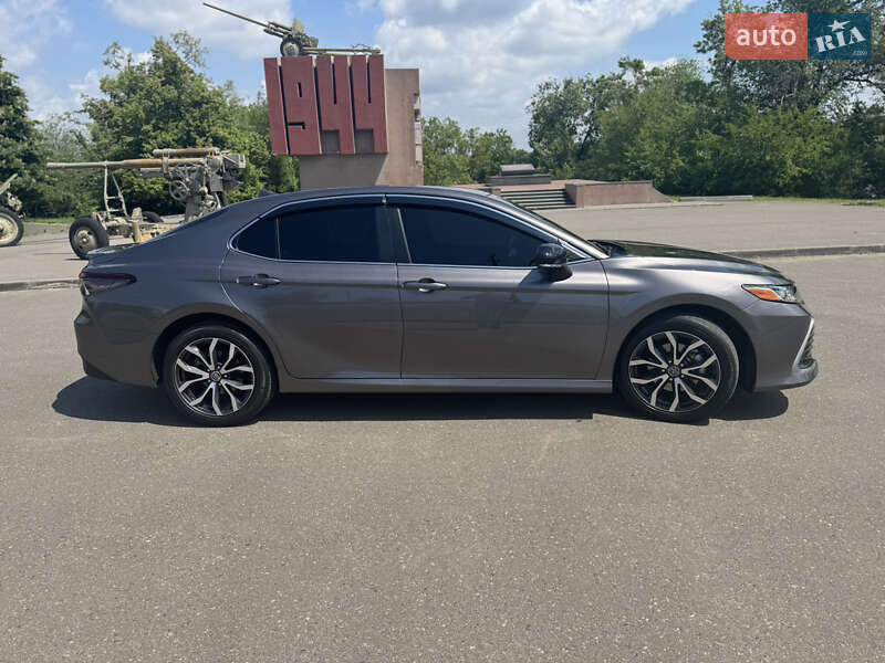 Седан Toyota Camry 2021 в Кривом Роге