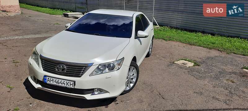 Седан Toyota Camry 2012 в Славянске