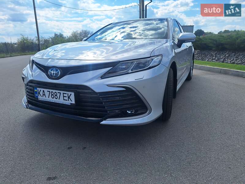 Седан Toyota Camry 2024 в 