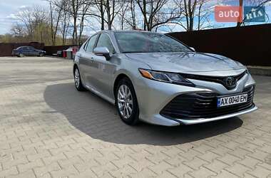 Седан Toyota Camry 2019 в Львові