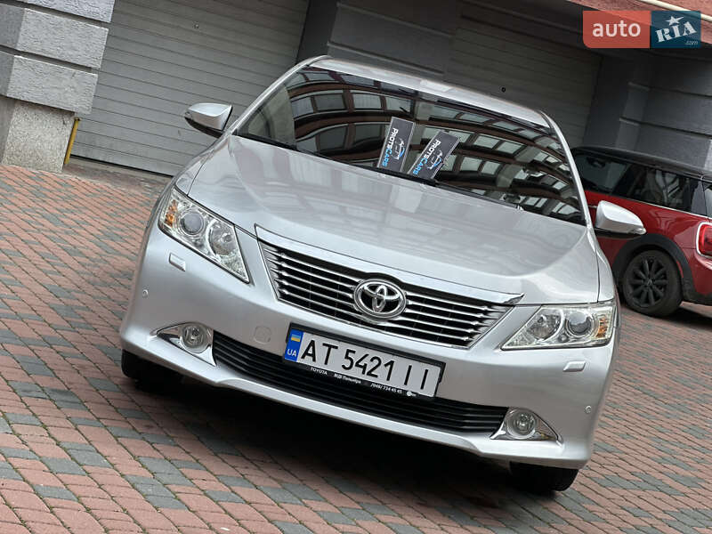 Седан Toyota Camry 2011 в Івано-Франківську