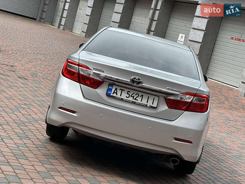 Седан Toyota Camry 2011 в Івано-Франківську