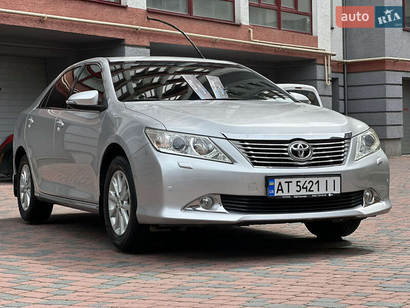 Седан Toyota Camry 2011 в Івано-Франківську