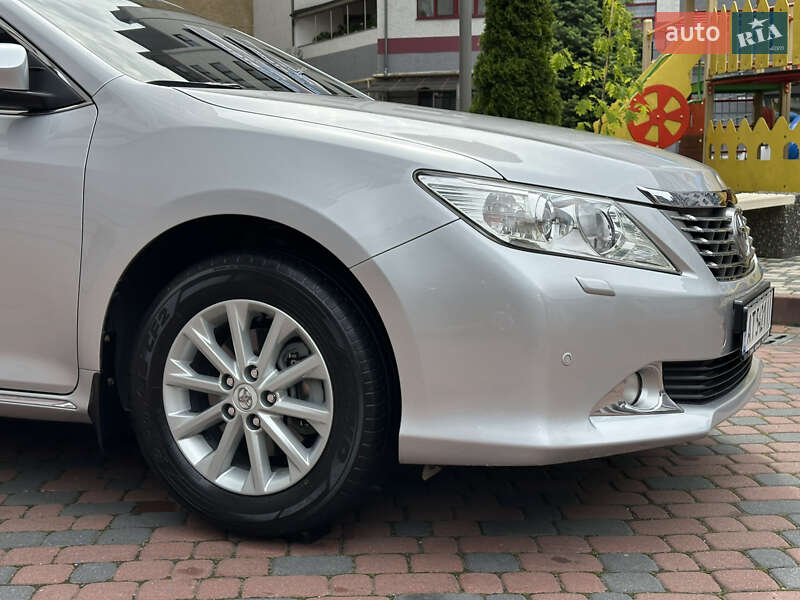 Седан Toyota Camry 2011 в Івано-Франківську