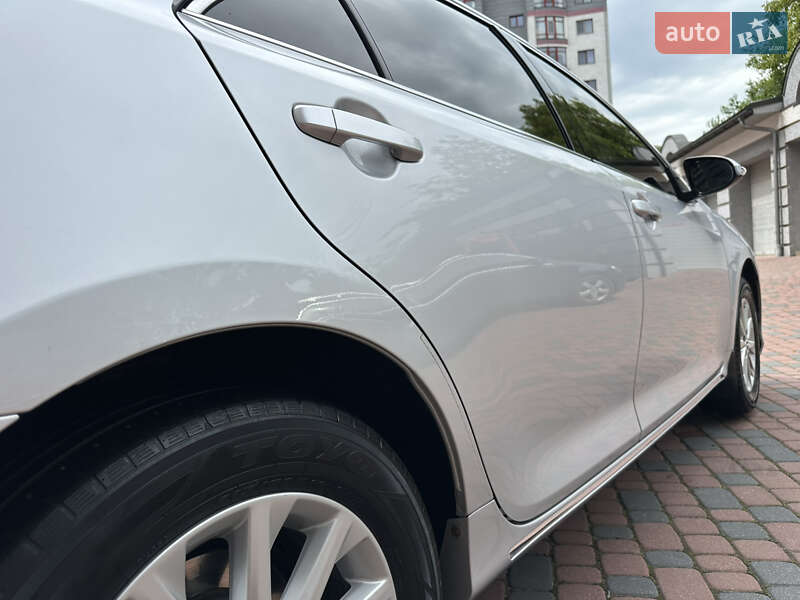 Седан Toyota Camry 2011 в Івано-Франківську