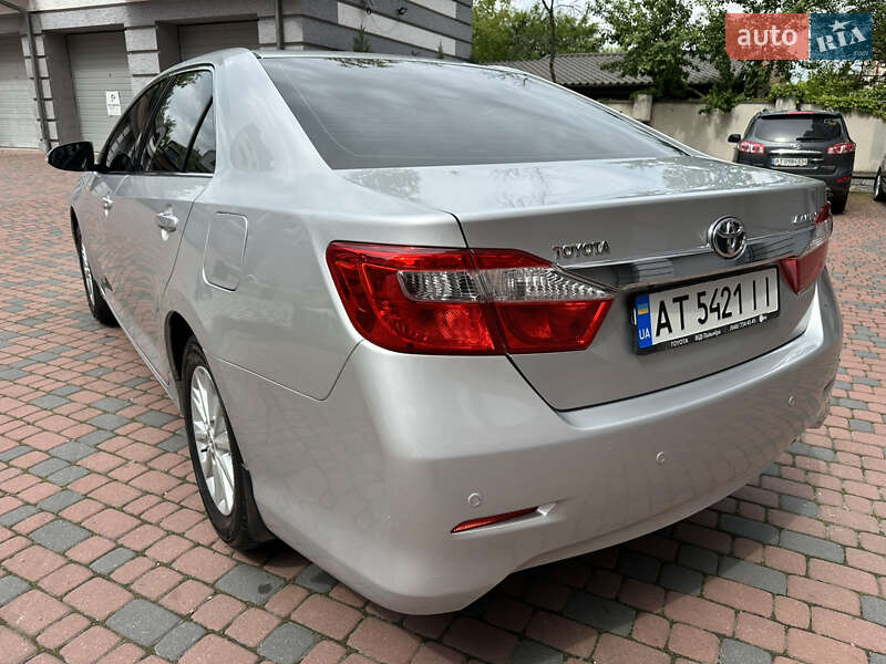 Седан Toyota Camry 2011 в Івано-Франківську