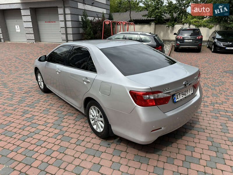 Седан Toyota Camry 2011 в Івано-Франківську