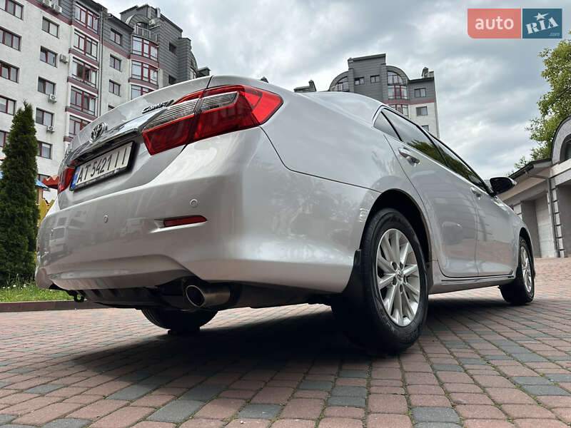 Седан Toyota Camry 2011 в Івано-Франківську