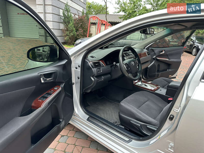 Седан Toyota Camry 2011 в Івано-Франківську