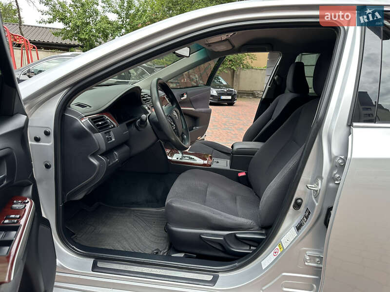 Седан Toyota Camry 2011 в Івано-Франківську