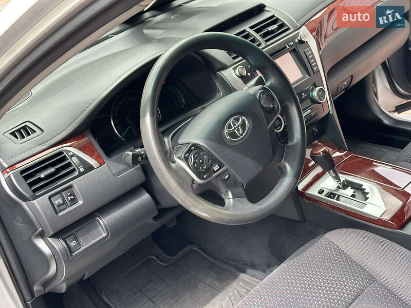 Седан Toyota Camry 2011 в Івано-Франківську