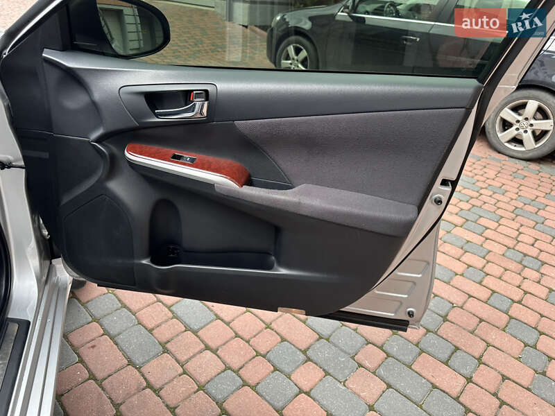 Седан Toyota Camry 2011 в Івано-Франківську