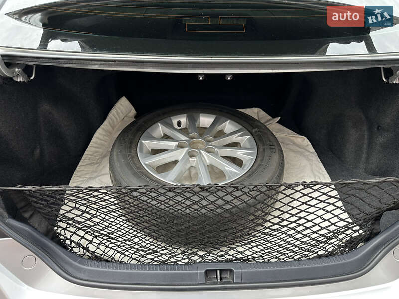 Седан Toyota Camry 2011 в Івано-Франківську