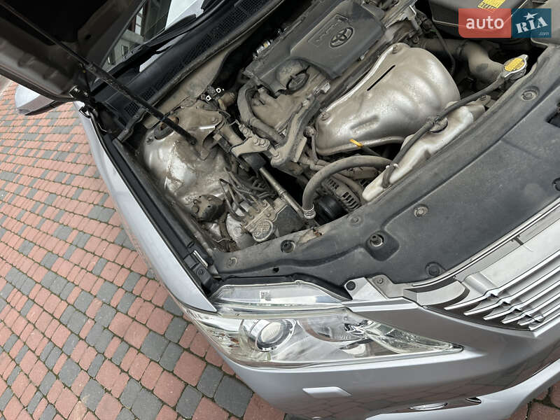 Седан Toyota Camry 2011 в Івано-Франківську