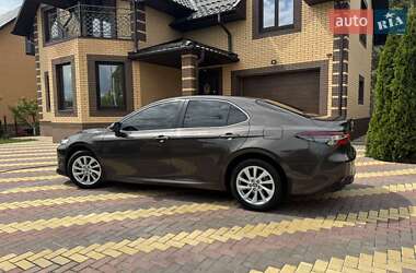 Седан Toyota Camry 2021 в 