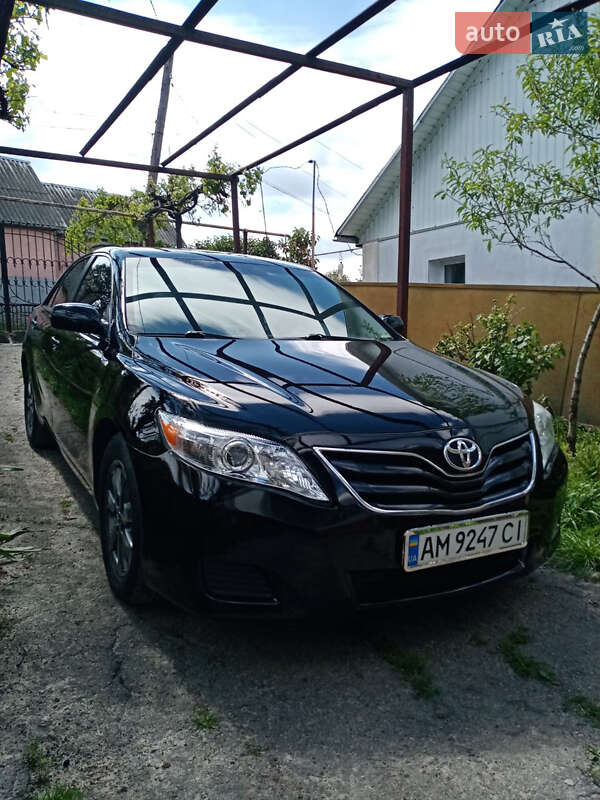 Седан Toyota Camry 2011 в Жмеринке