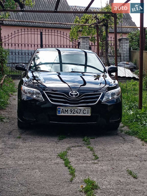 Седан Toyota Camry 2011 в Жмеринке