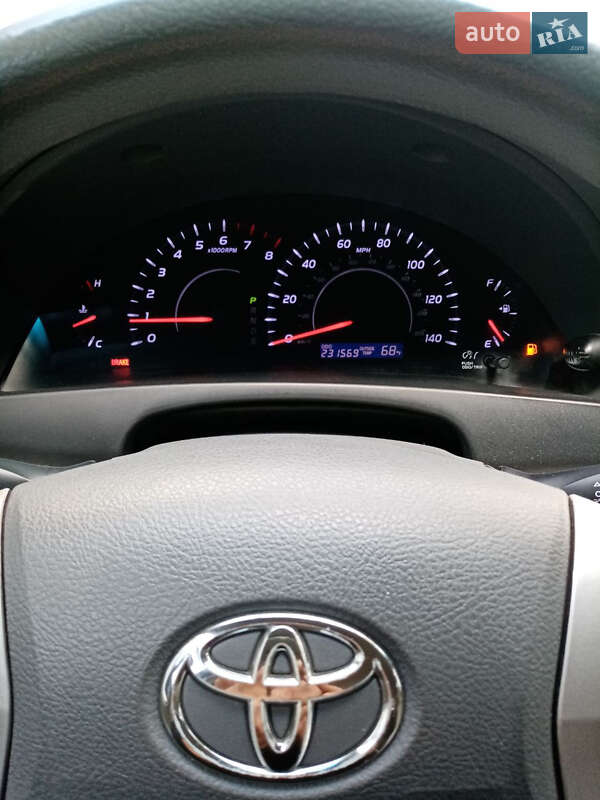 Седан Toyota Camry 2011 в Жмеринке