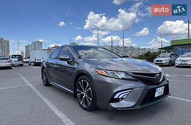 Седан Toyota Camry 2018 в Києві