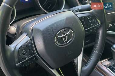 Седан Toyota Camry 2019 в 