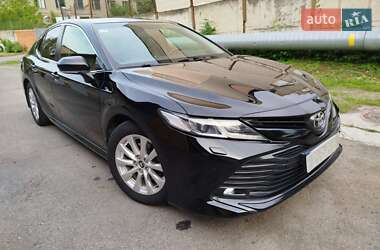 Седан Toyota Camry 2019 в Виннице