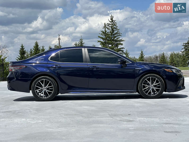 Седан Toyota Camry 2021 в Фастове