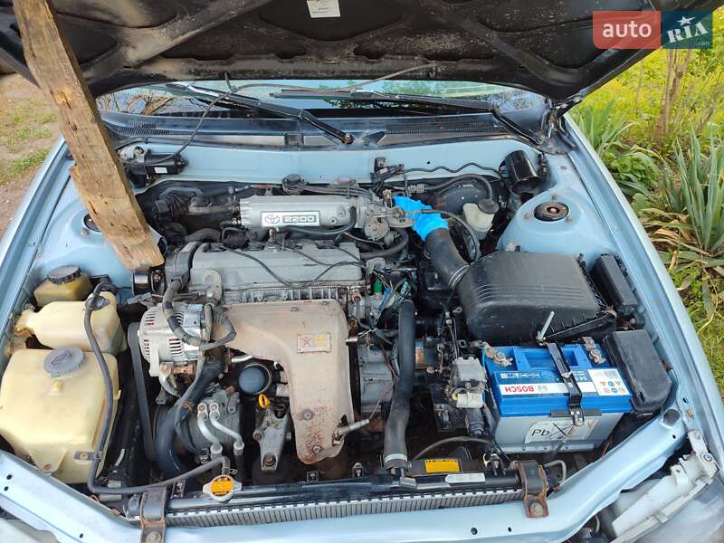 Седан Toyota Camry 1992 в Сараті