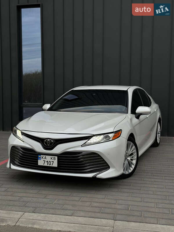 Седан Toyota Camry 2017 в 