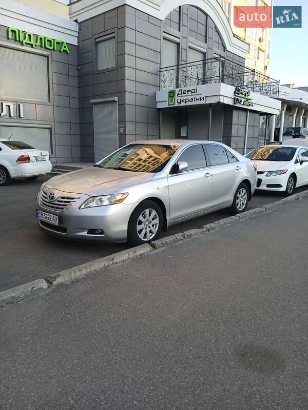 Седан Toyota Camry 2008 в Чернигове