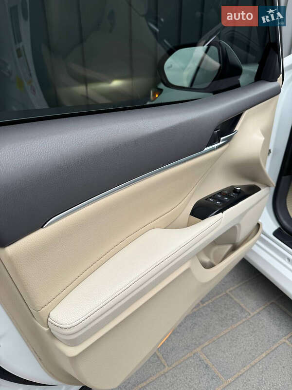 Седан Toyota Camry 2017 в Первомайську