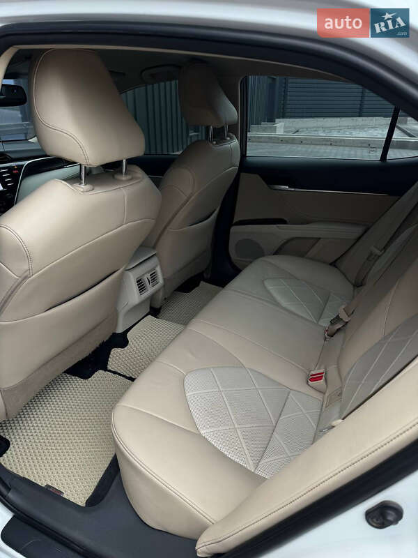 Седан Toyota Camry 2017 в Первомайську