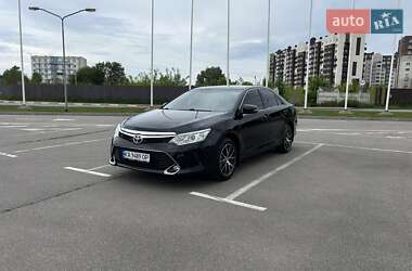 Седан Toyota Camry 2016 в Киеве