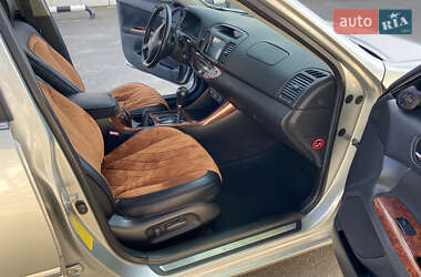 Седан Toyota Camry 2004 в 