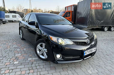 Седан Toyota Camry 2013 в 