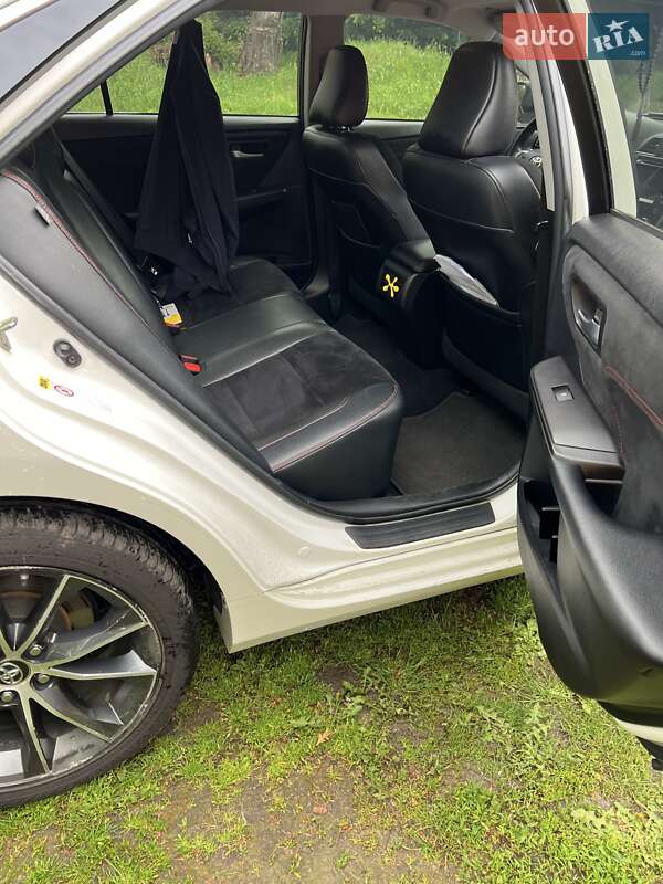 Toyota Camry 2016