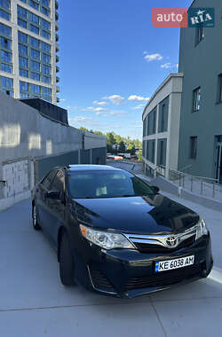 Седан Toyota Camry 2013 в Дніпрі